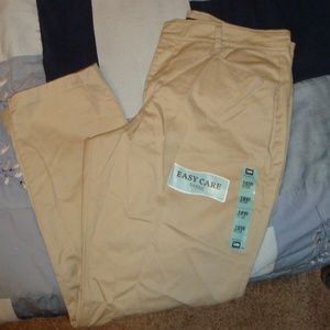 NWOT. Lee Woman's khaki pants. 16W. Relaxed Fit.